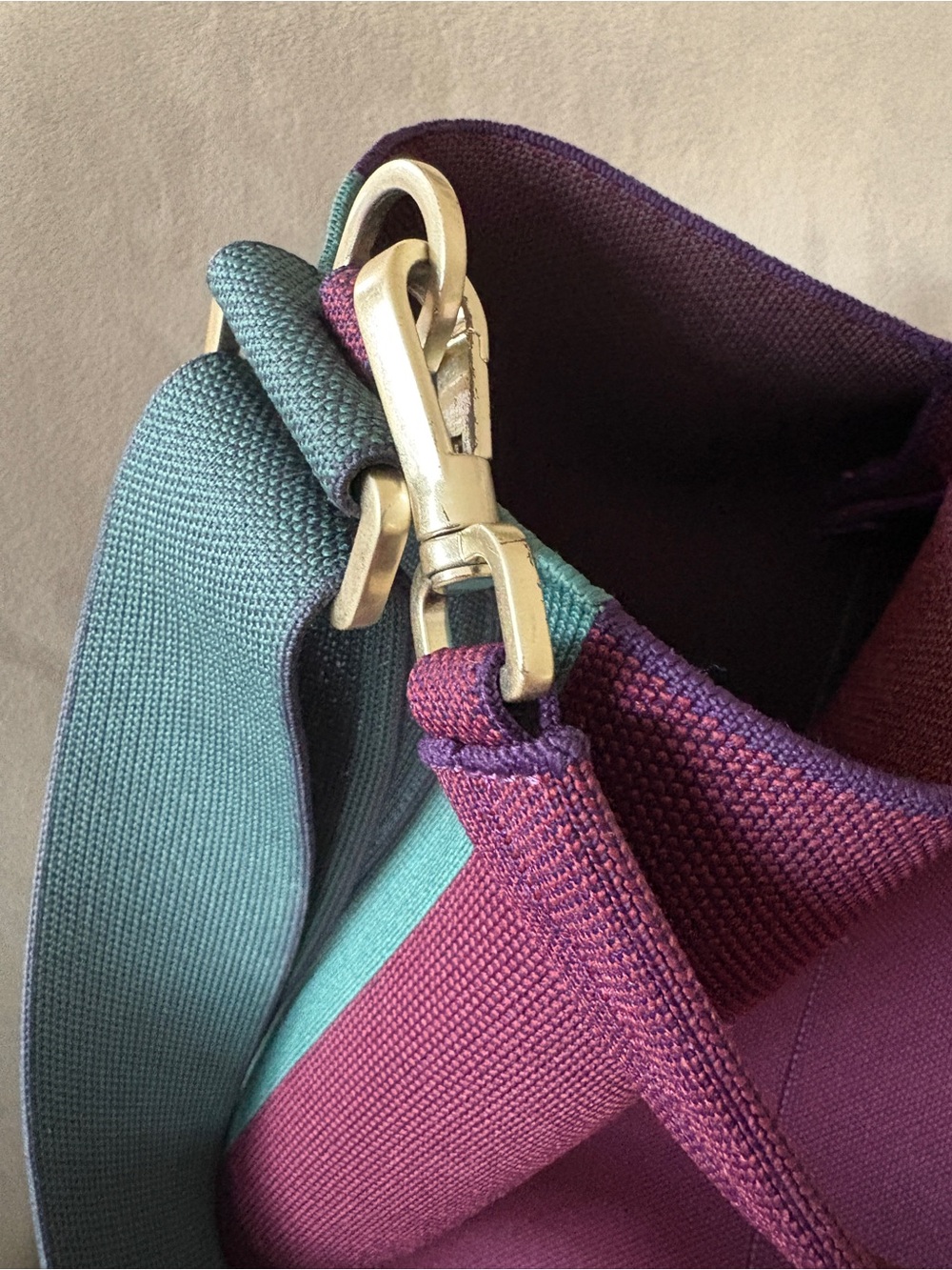 Rothy’s Bucket Shoulder Bag in Plum with Green Strap - like new - Picture 6 of 9